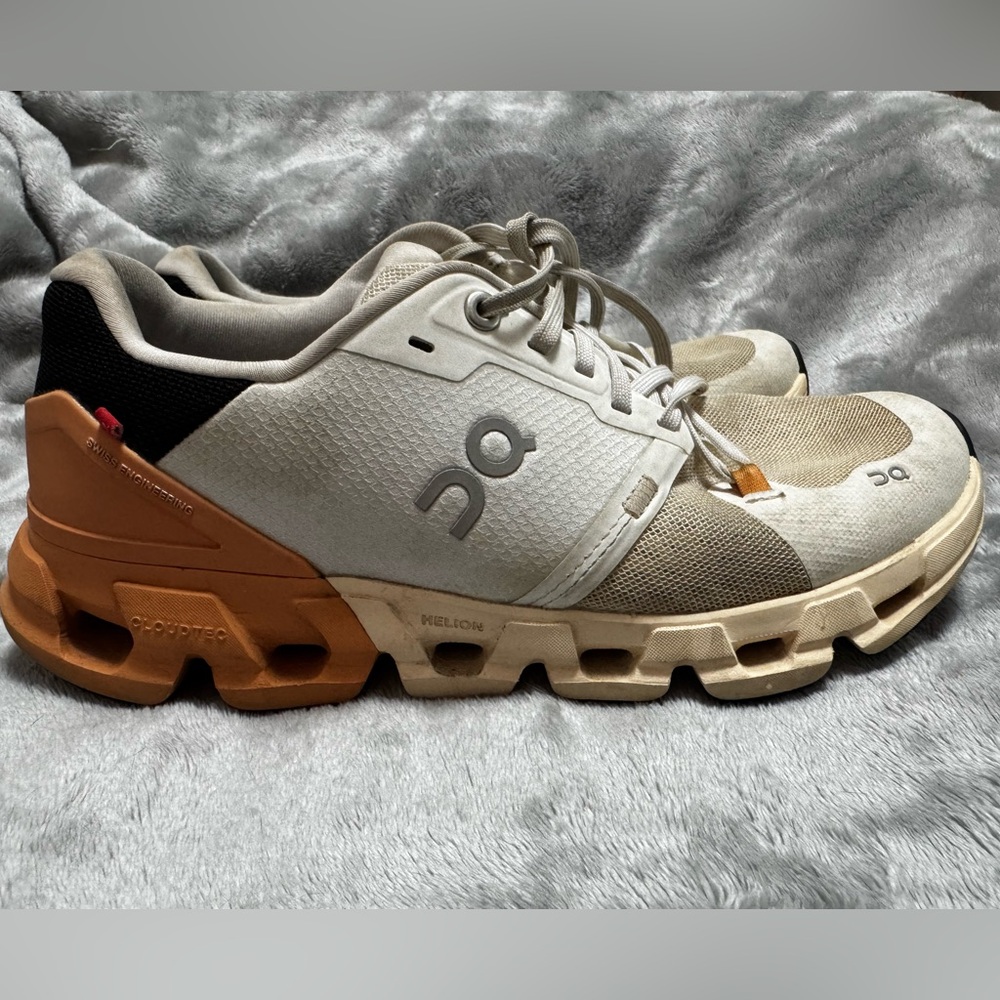 On Cloudflyer 4 Women’s sz 8
